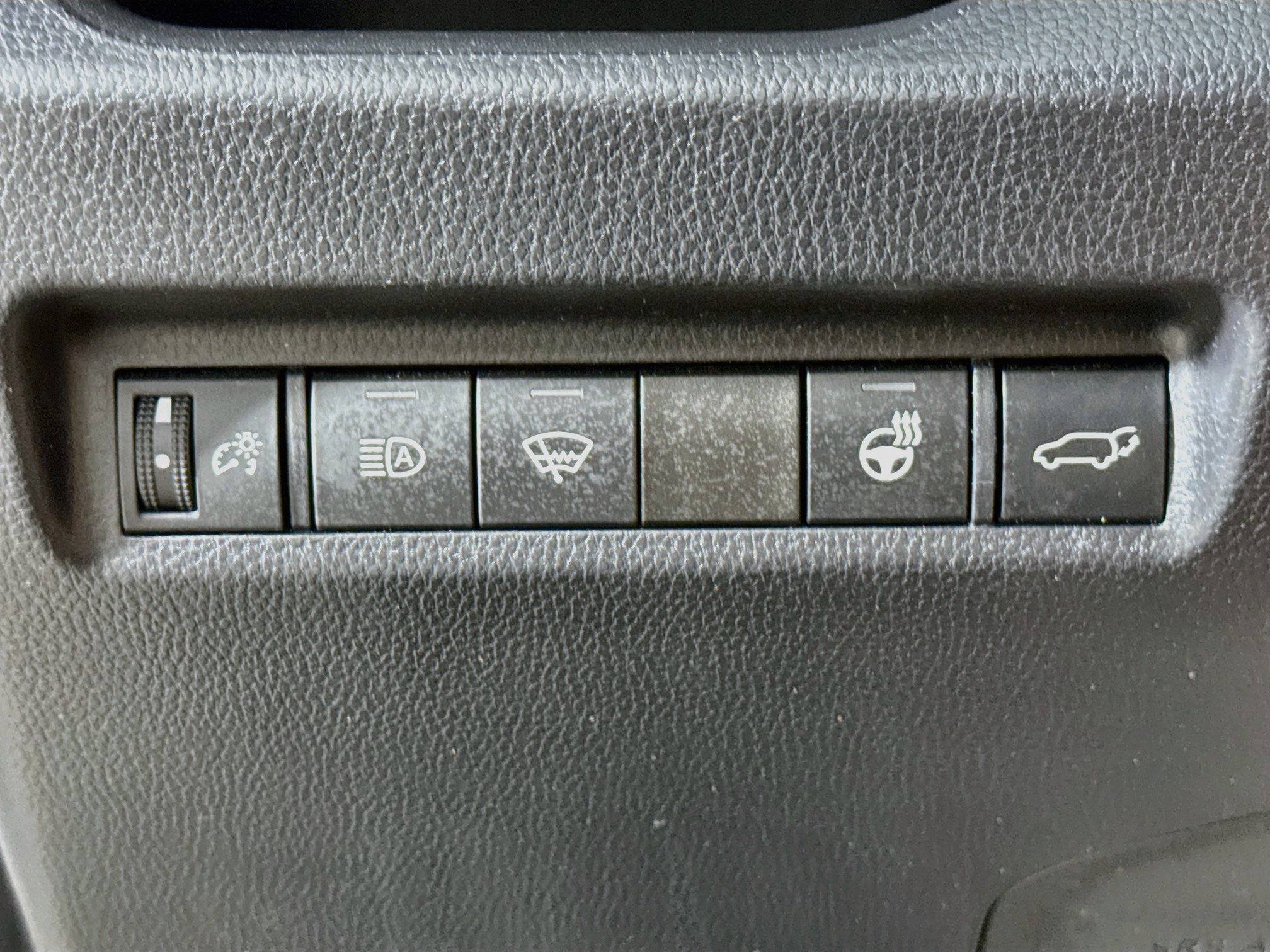 Used 2022 Toyota RAV4 XLE w/ Convenience Package FWD image 9