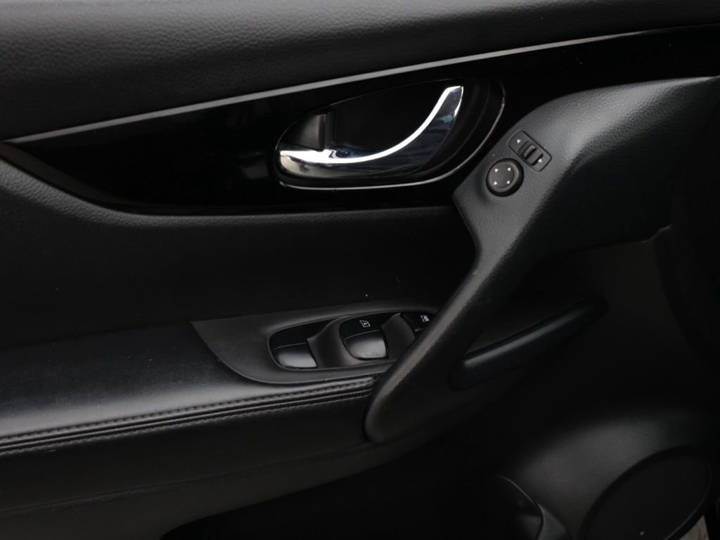 Used 2022 Nissan Rogue Sport SV image 24