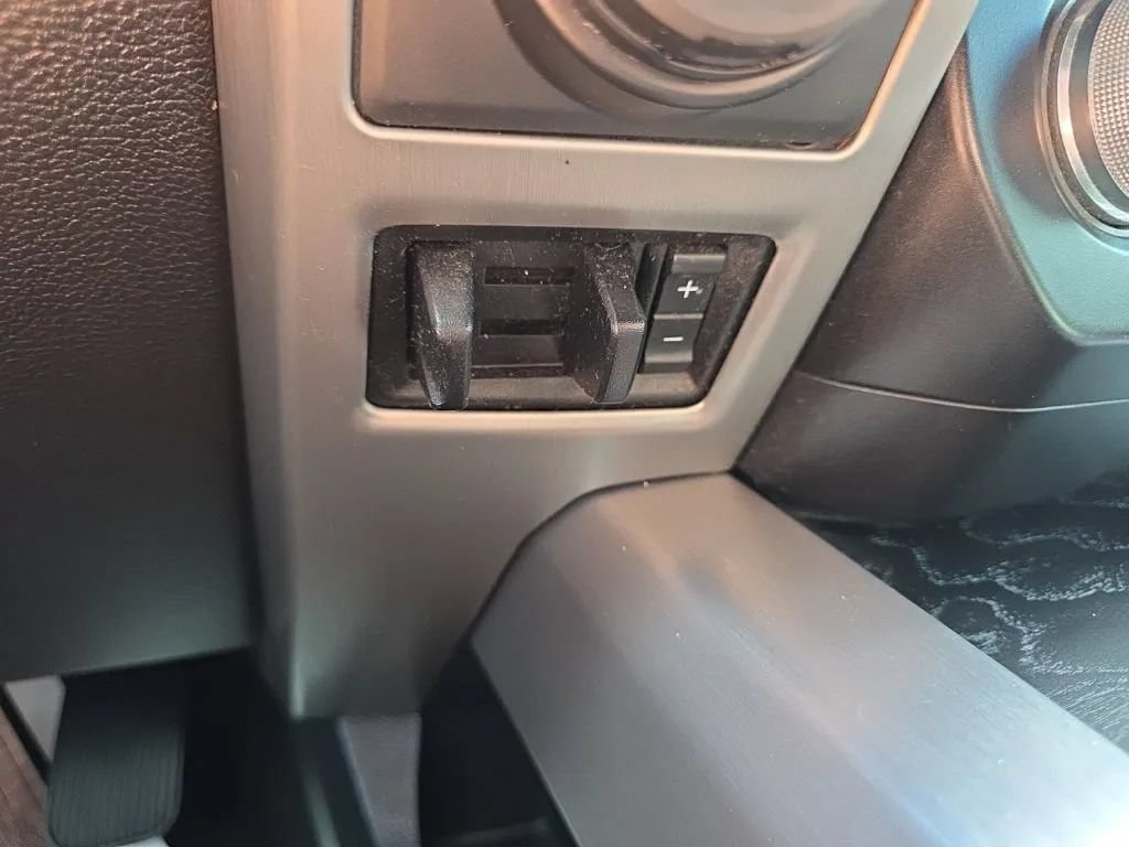 Used 2019 Ford F150 Platinum w/ Equipment Group 701A Luxury AWD/4WD image 32