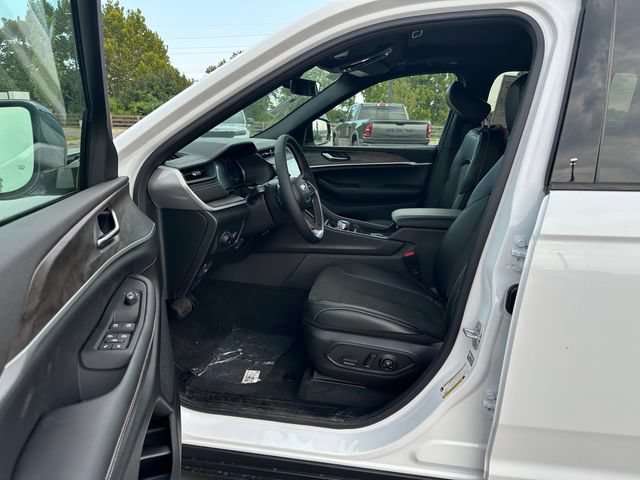 New 2027 Jeep Grand Cherokee Altitude AWD/4WD image 12