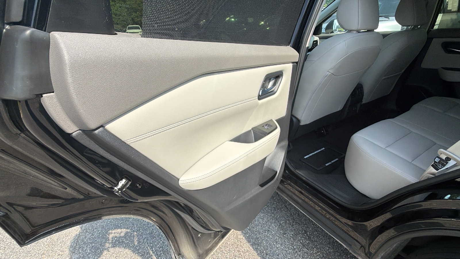 Used 2025 Nissan Rogue SL w/ SL Premium Package FWD image 23