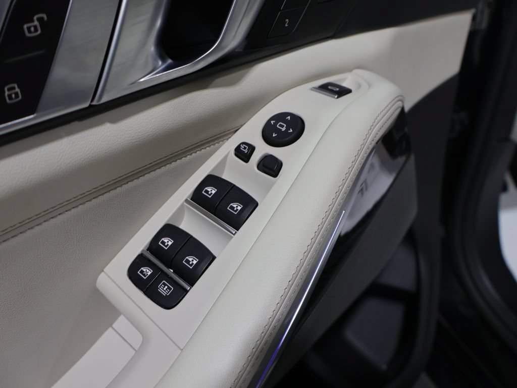 Used 2026 BMW X7 M60i AWD/4WD image 13