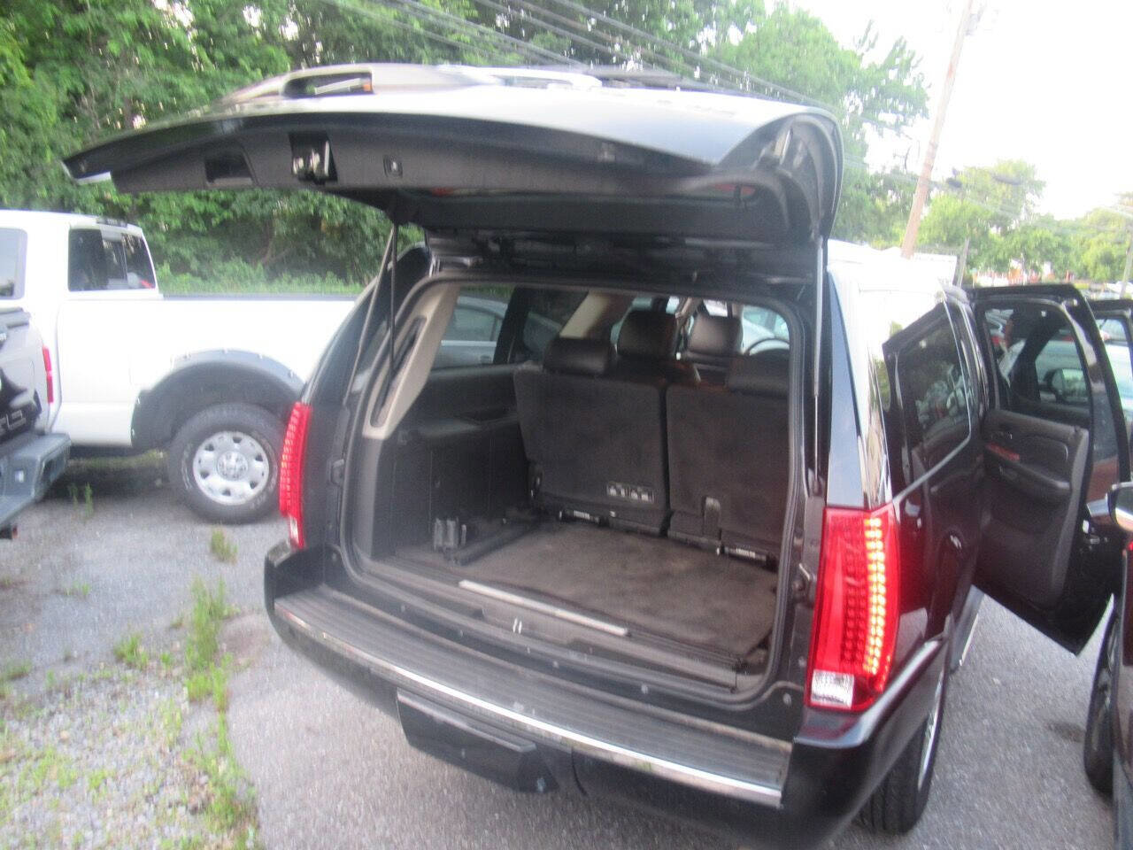 Used 2013 Cadillac Escalade ESV AWD w/ Livery Package image 11