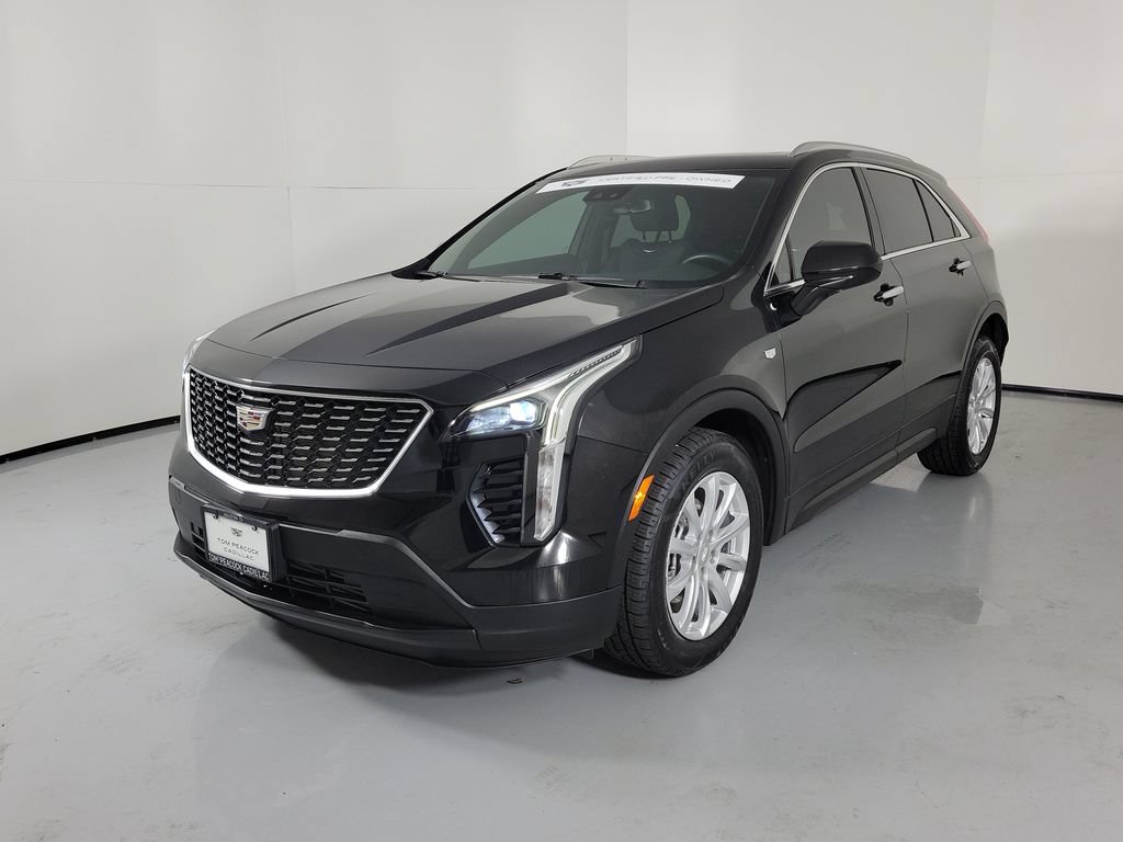 Used 2023 Cadillac XT4 Luxury w/ Cold Weather Package FWD image 2