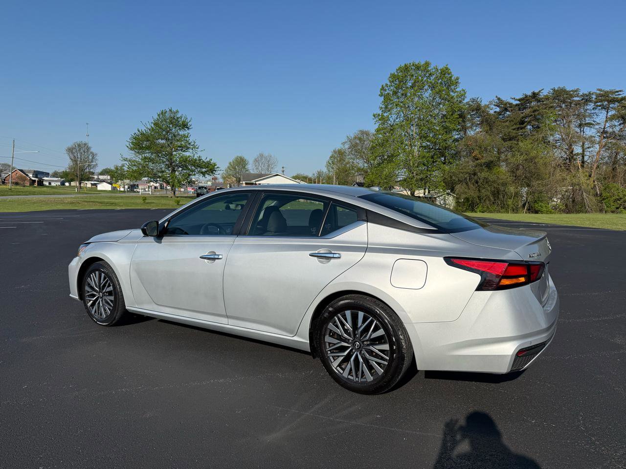 Used 2024 Nissan Altima 2.5 SV image 3