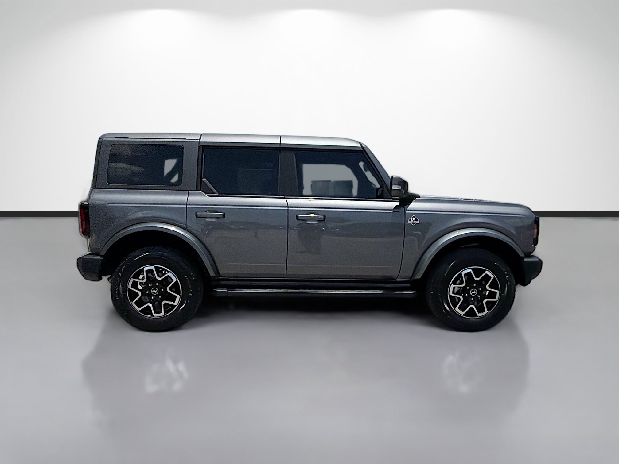 Used 2024 Ford Bronco Outer Banks AWD/4WD image 2