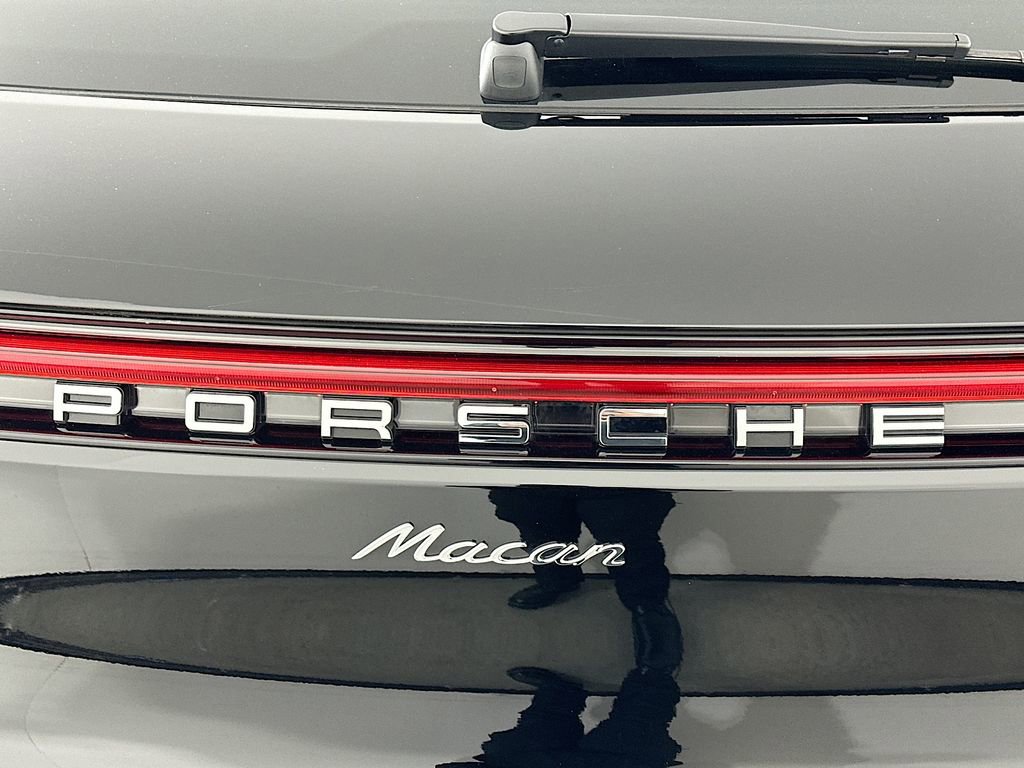 Used 2025 Porsche Macan image 35