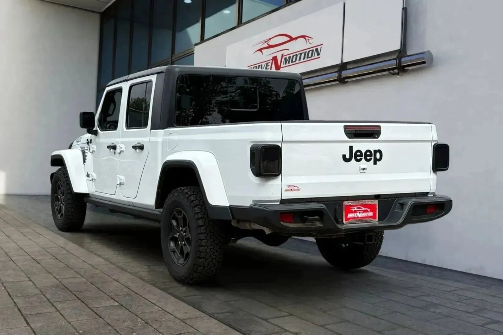 Used 2023 Jeep Gladiator Sport image 8