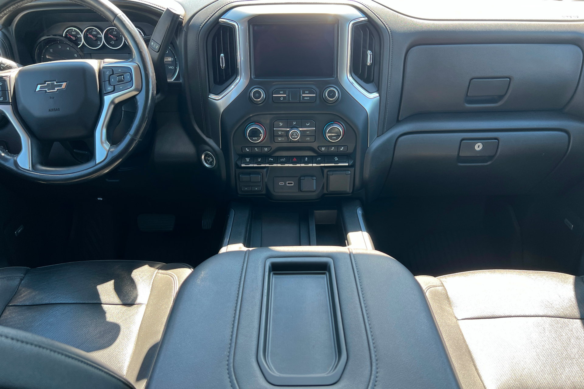 Used 2022 Chevrolet Silverado 2500 LTZ w/ LTZ Plus Package AWD/4WD image 14