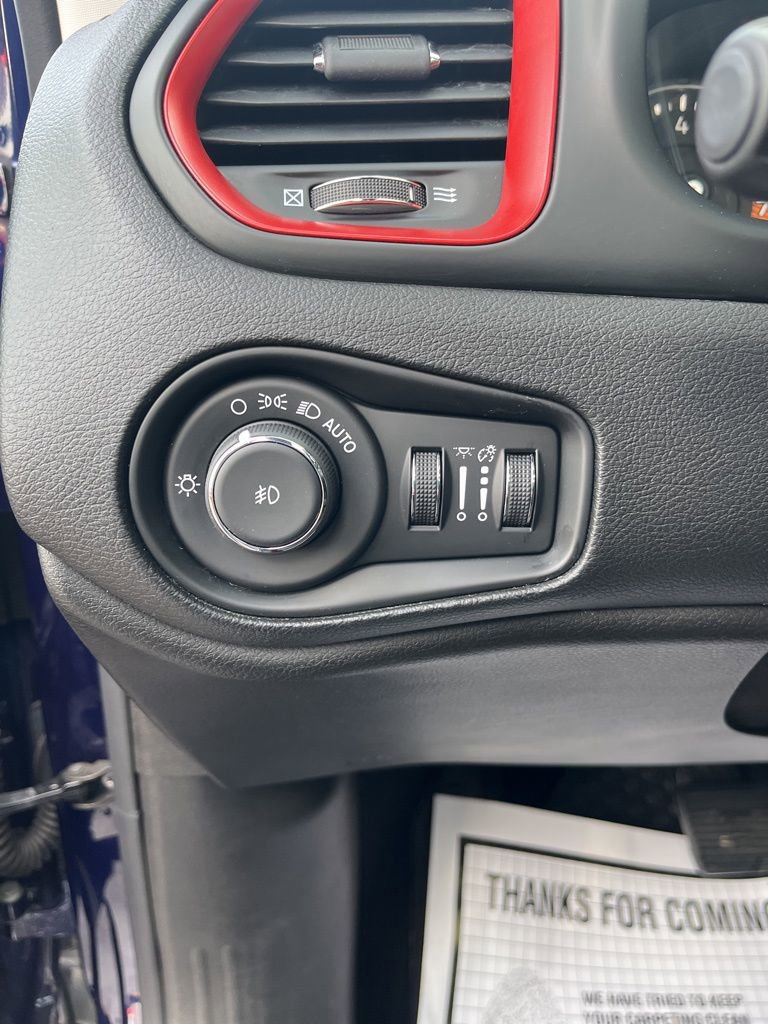 Used 2020 Jeep Renegade Trailhawk w/ Cold Weather Group AWD/4WD image 14
