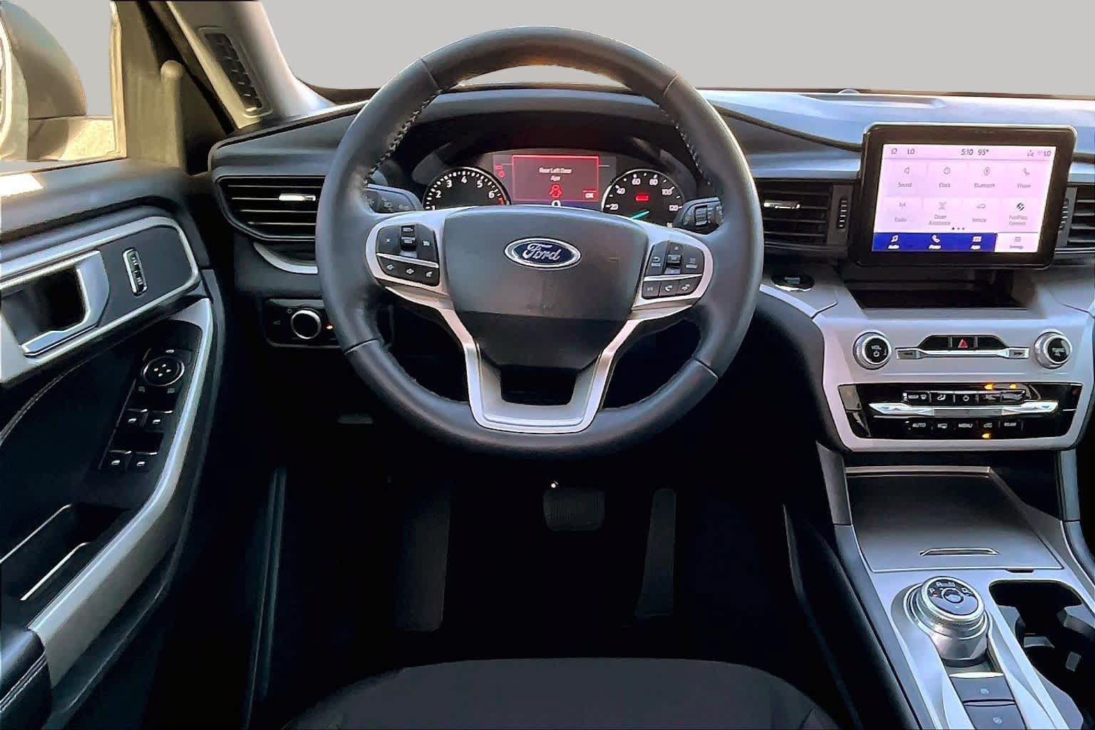 Certified 2023 Ford Explorer XLT RWD image 6