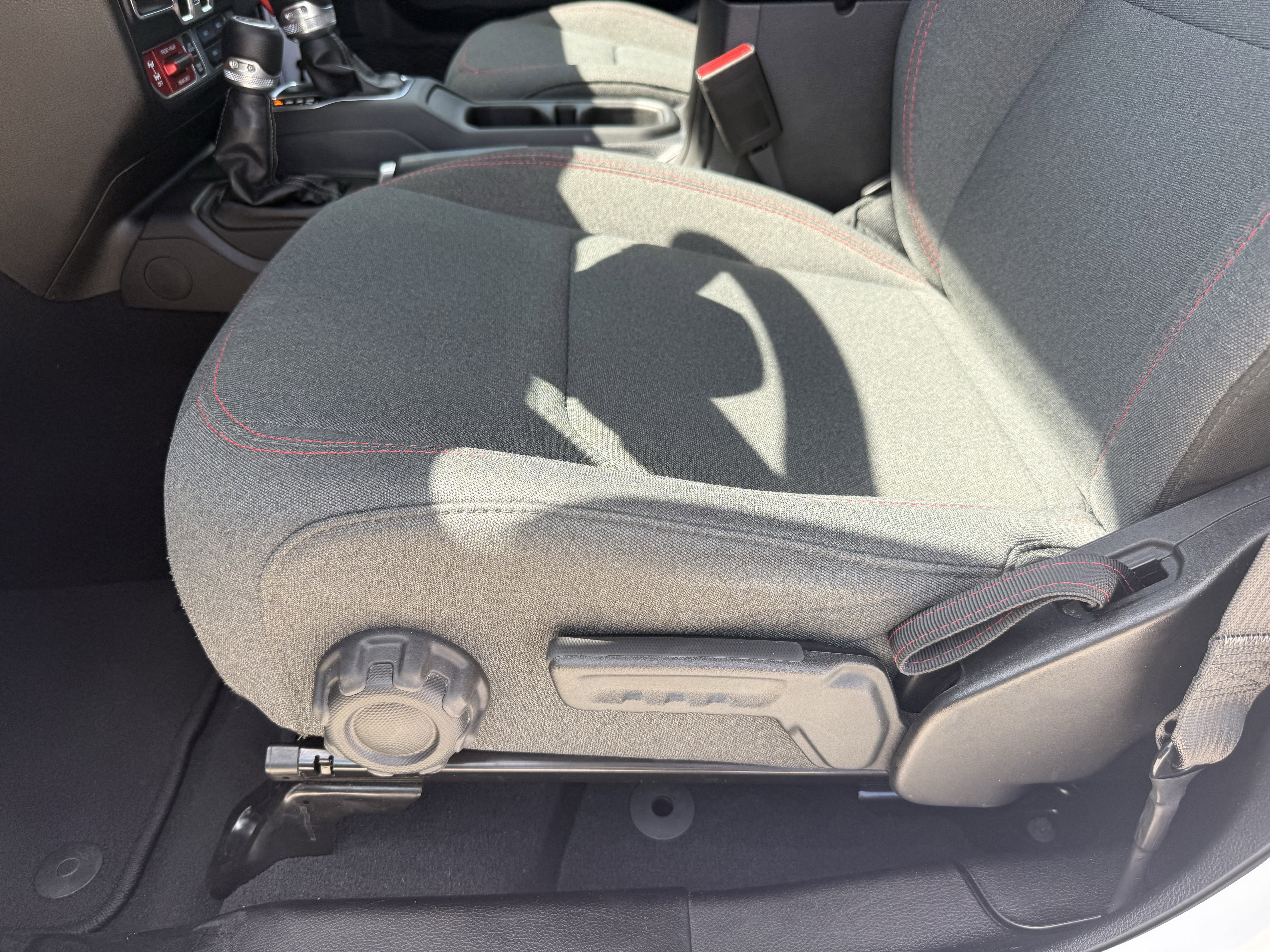 Used 2025 Jeep Wrangler Unlimited Rubicon image 27