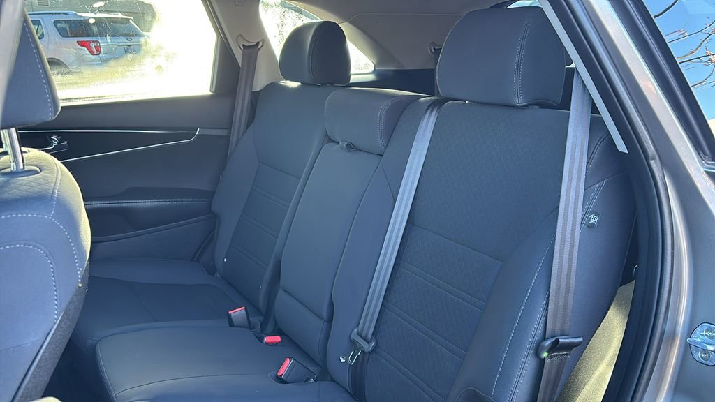 Used 2019 Kia Sorento LX image 27