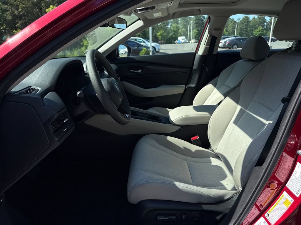 Certified 2025 Honda Accord SE image 13