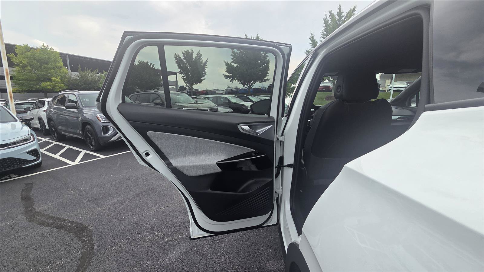 Certified 2023 Volkswagen ID.4 Pro AWD/4WD image 25