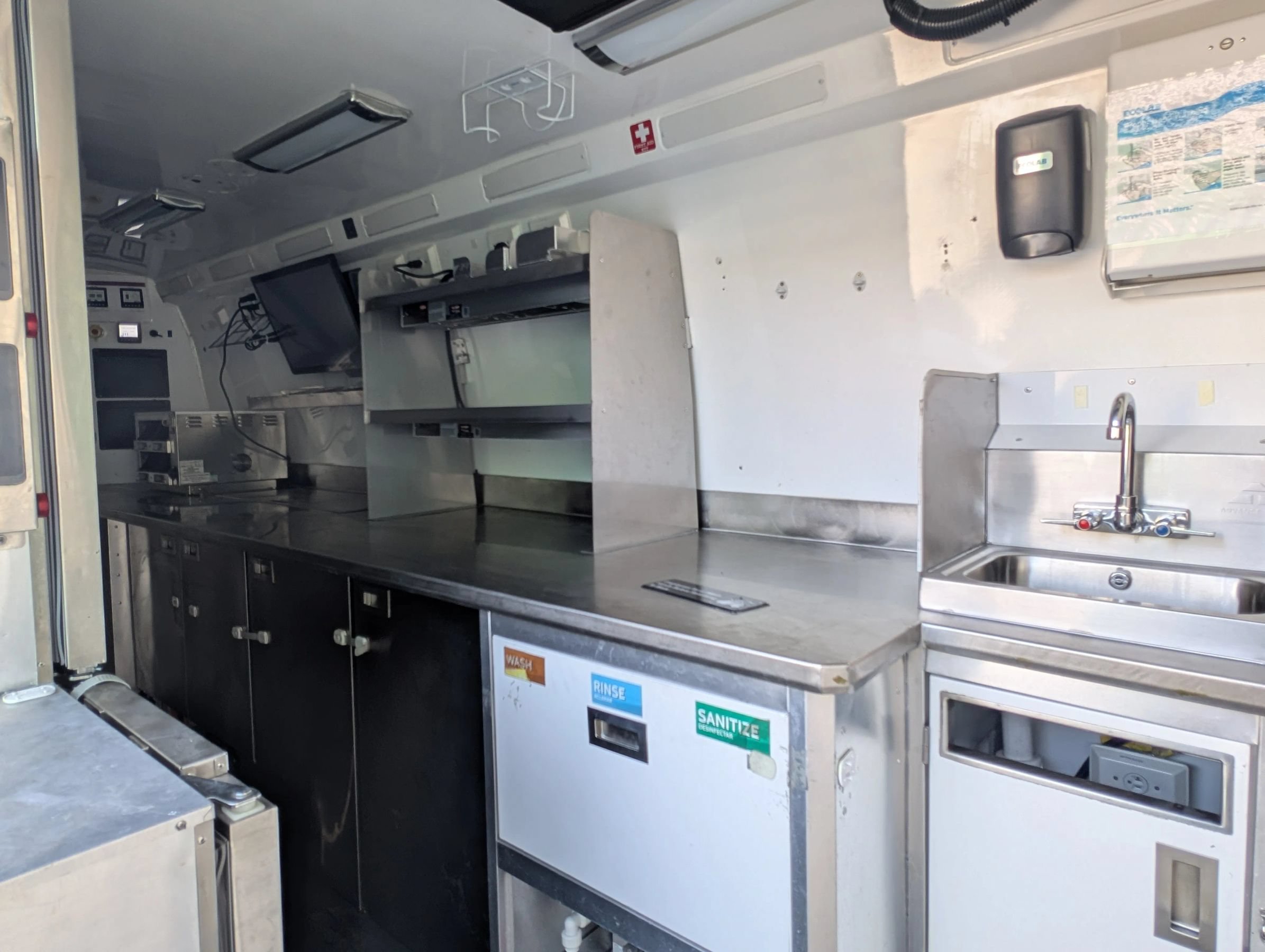 Used 2021 Mercedes-Benz Sprinter 4500 w/ Parking Package image 13