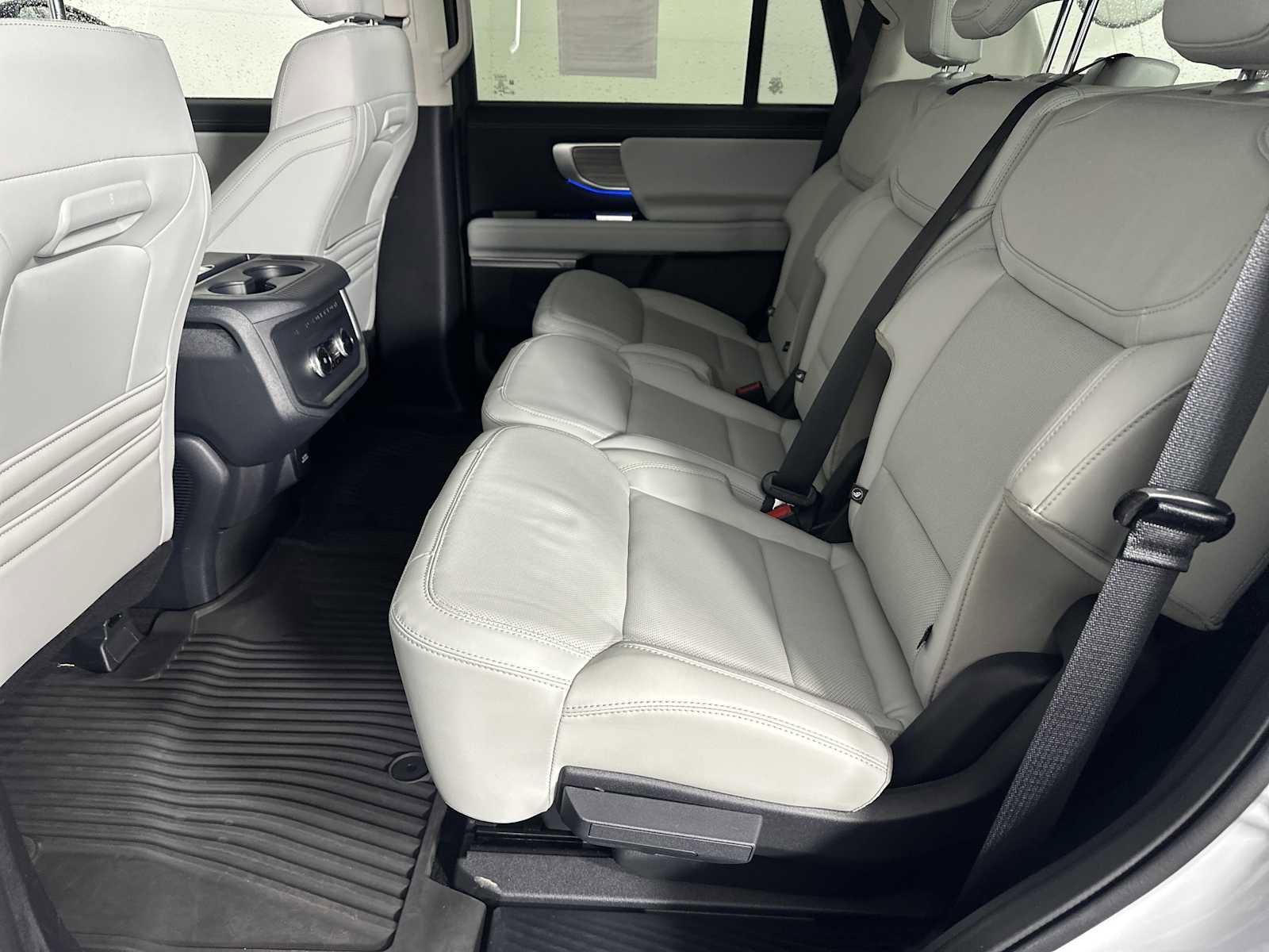 Used 2025 Ford Expedition Platinum image 24