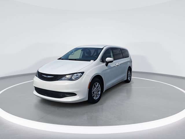 Used 2023 Chrysler Voyager LX FWD image 4