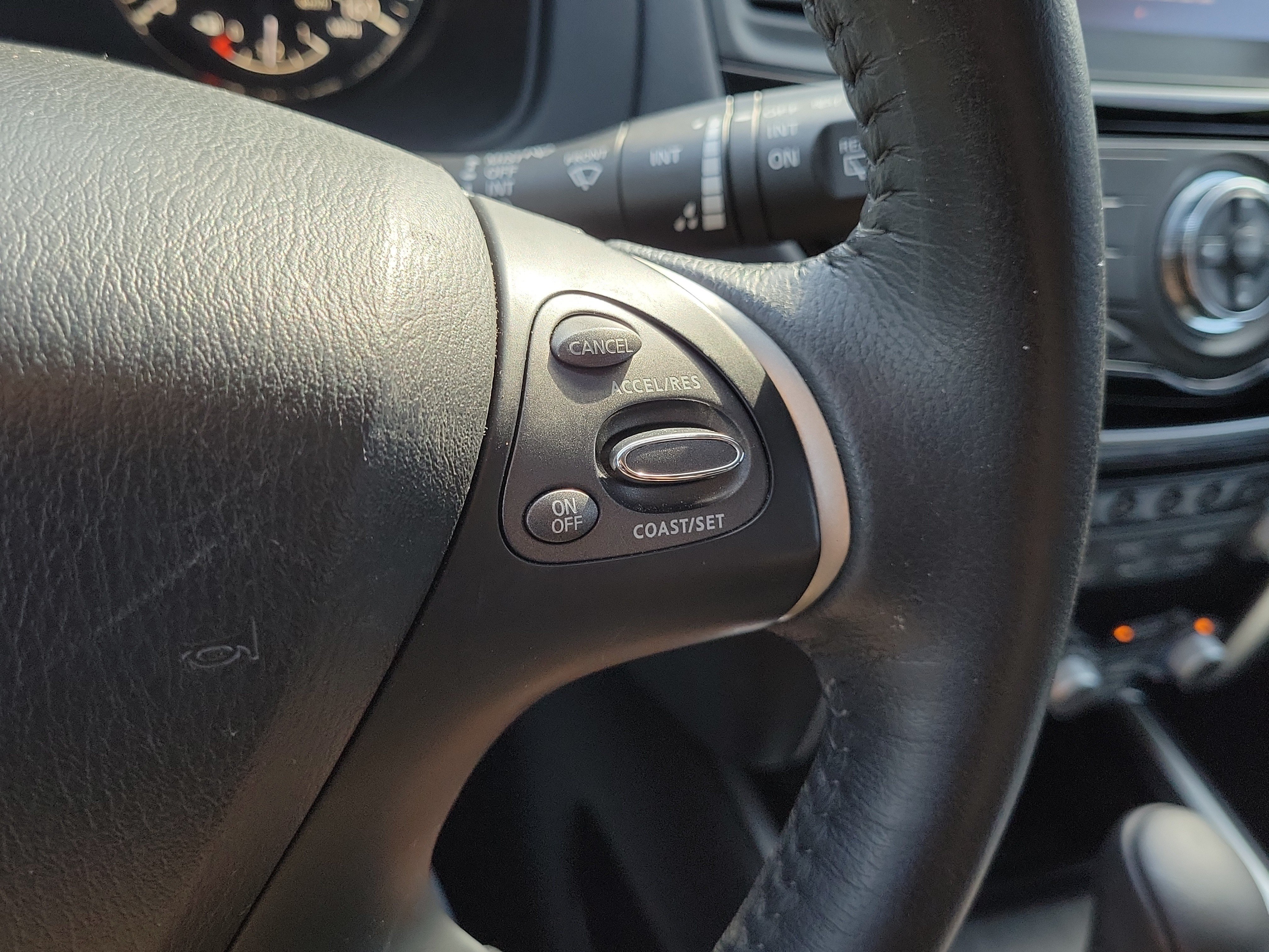 Used 2018 Nissan Pathfinder SV FWD image 23