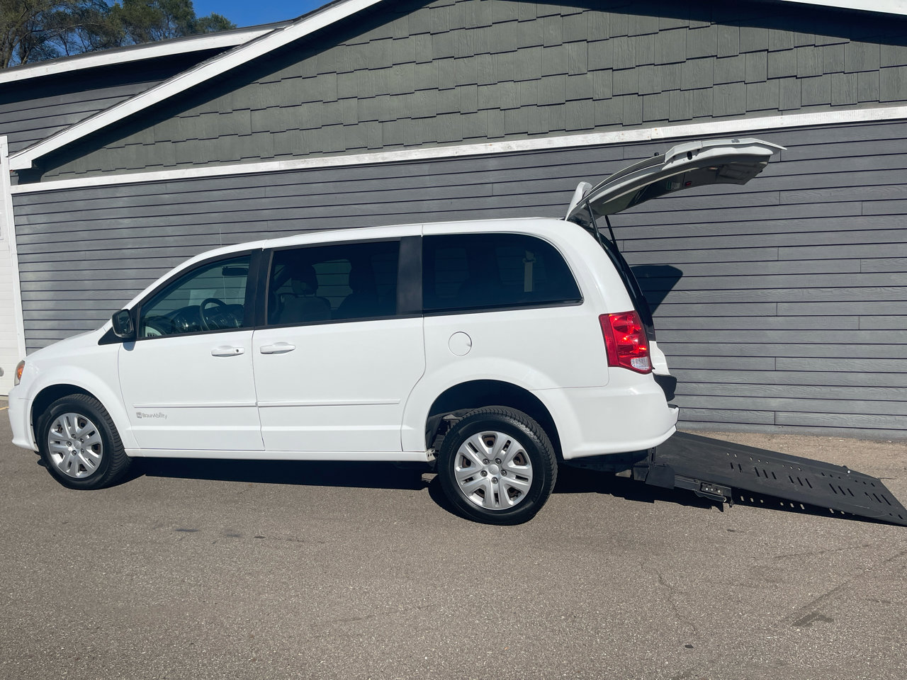 Used 2015 Dodge Grand Caravan SE w/ Quick Order Package 29E SE image 3