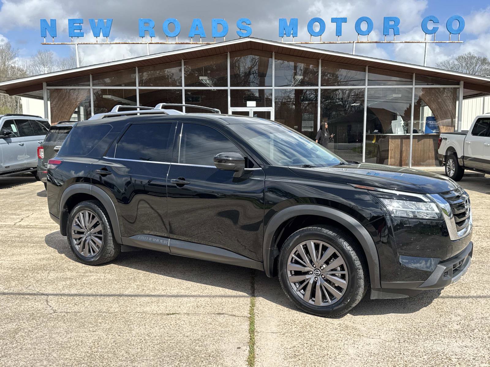 Used 2023 Nissan Pathfinder SL w/ SL Premium Package