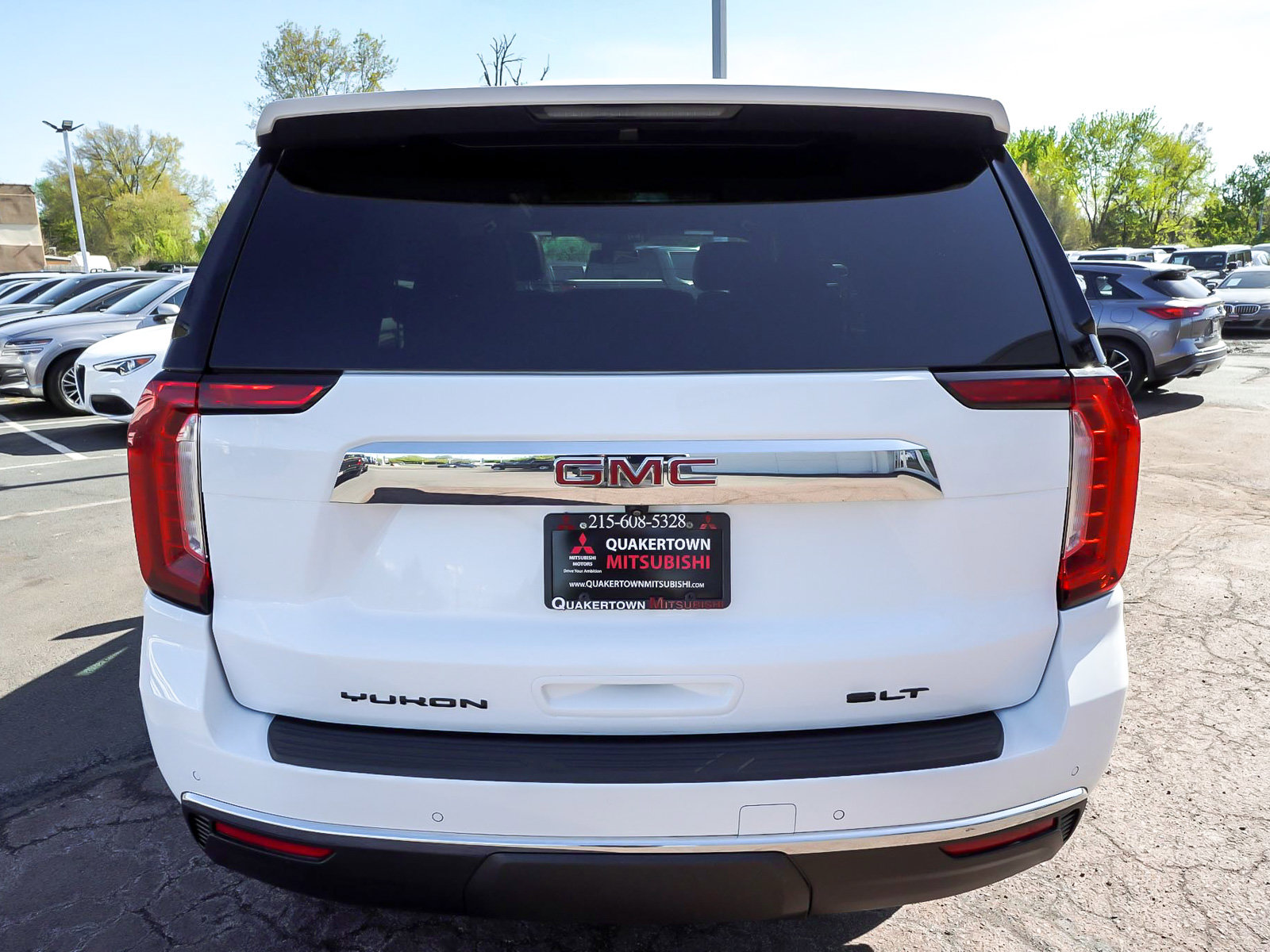 Used 2024 GMC Yukon SLT w/ SLT Luxury Package AWD/4WD image 5