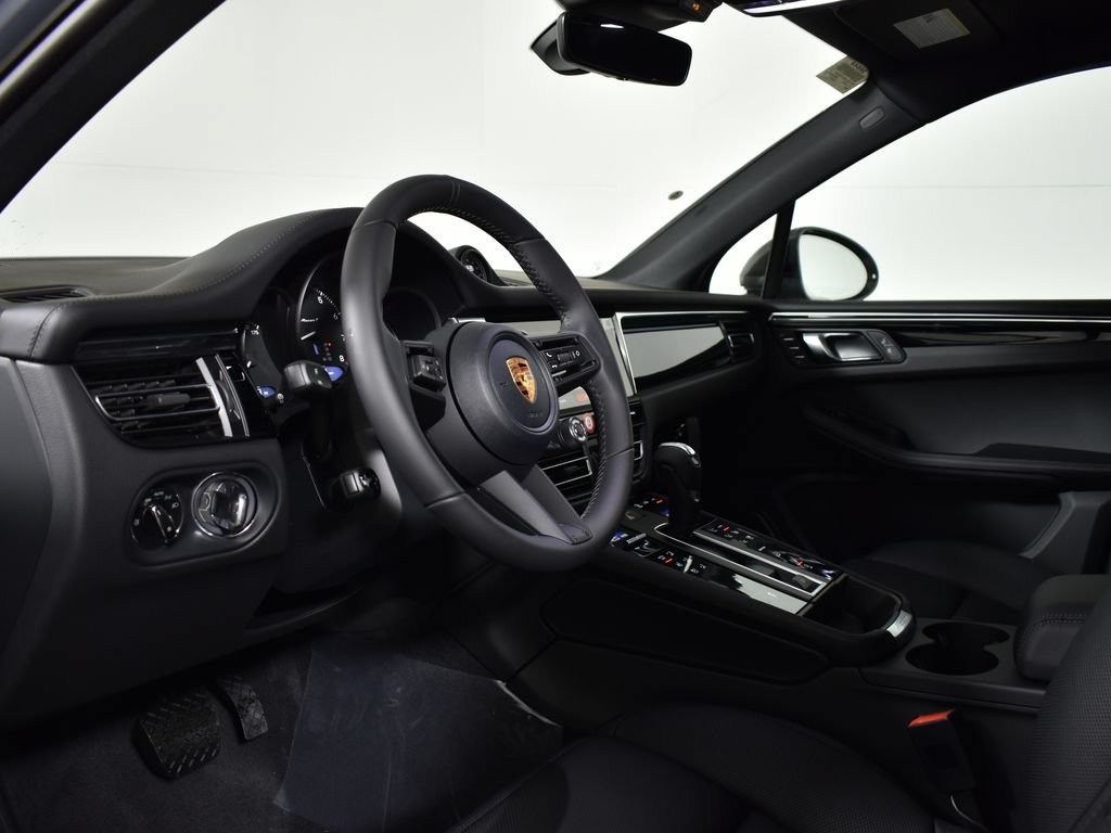 Used 2026 Porsche Macan AWD/4WD image 4