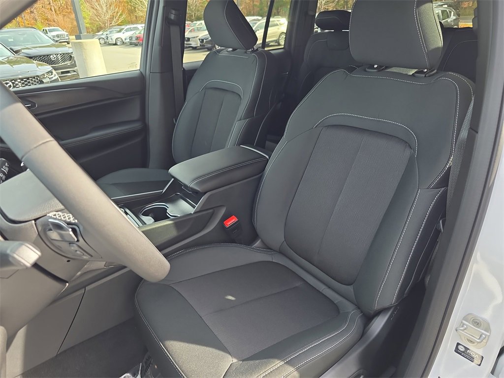 New 2025 Jeep Grand Cherokee Laredo X image 15