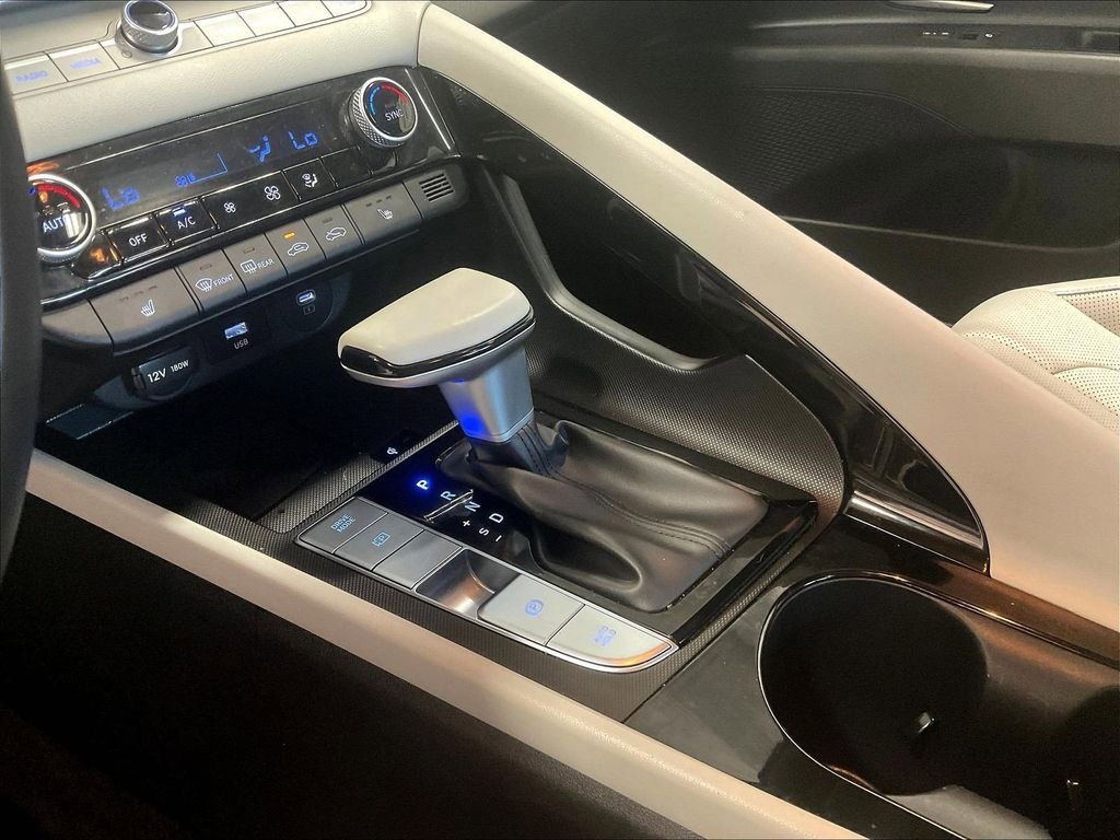 Certified 2025 Hyundai Elantra Limited FWD image 20