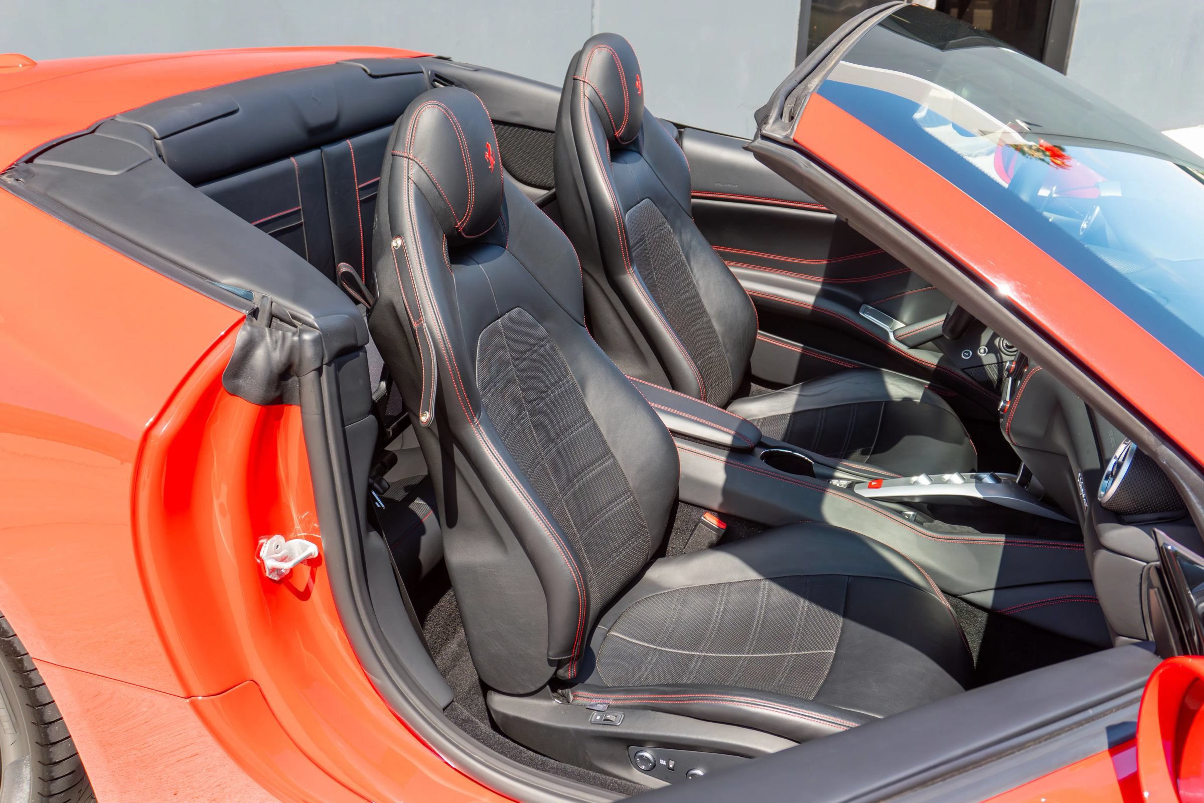 Used 2017 Ferrari California T RWD image 51