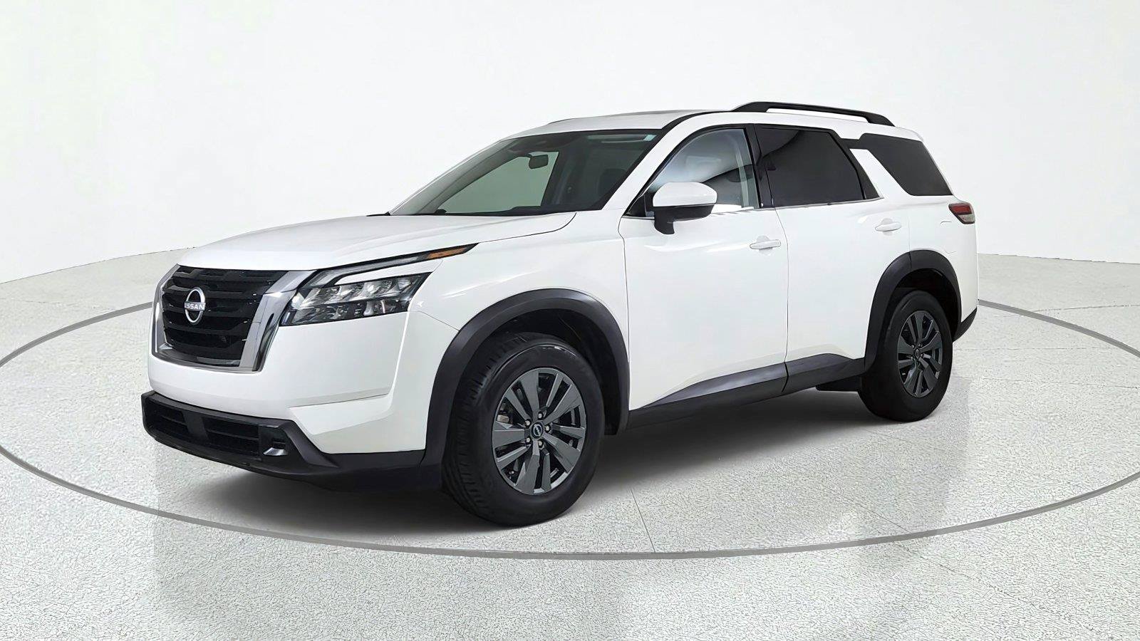 Certified 2025 Nissan Pathfinder SV FWD image 3