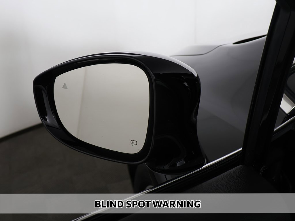 Used 2025 Chrysler Pacifica Select image 4