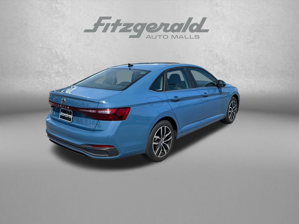 Used 2025 Volkswagen Jetta SE FWD image 13