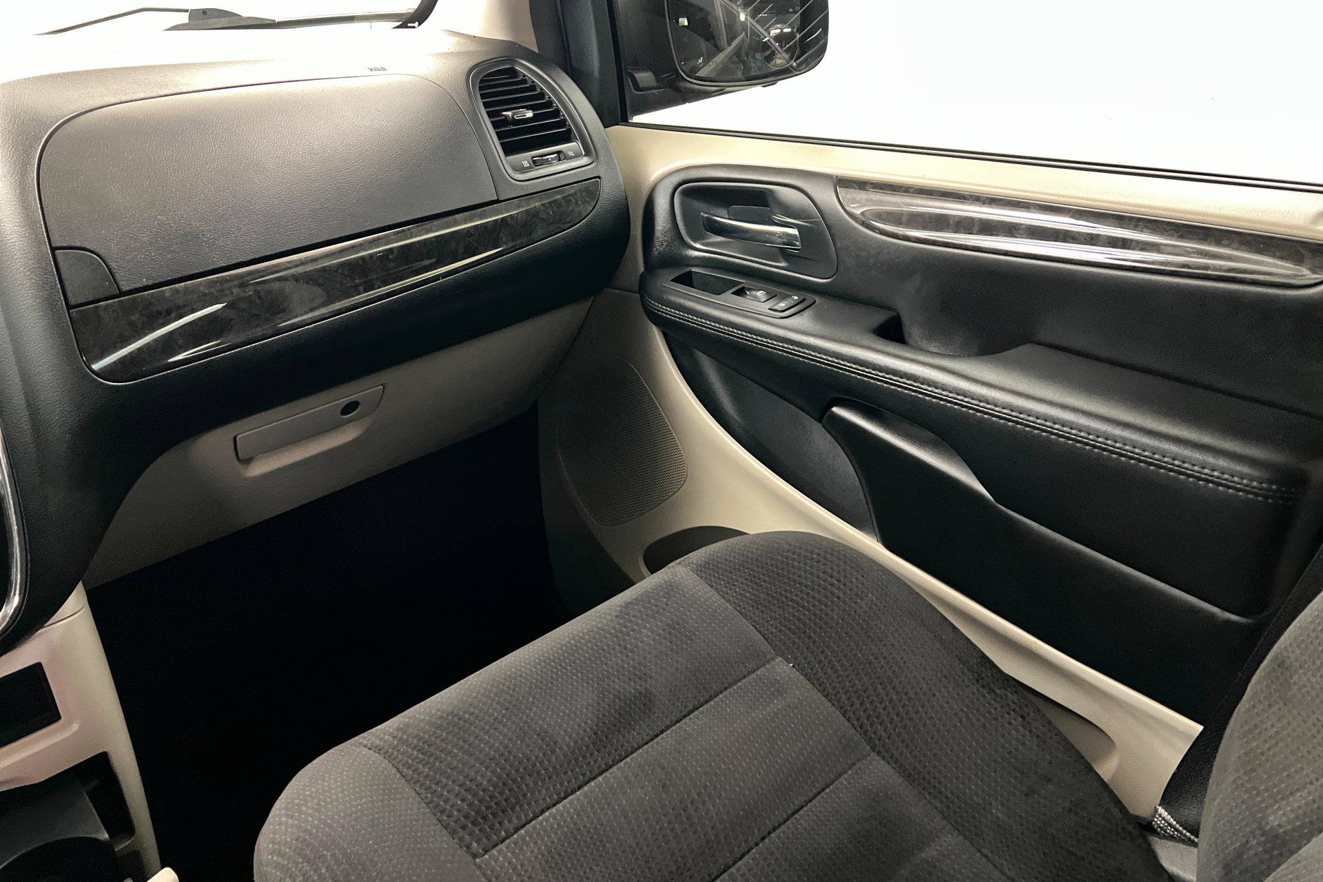 Used 2014 Dodge Grand Caravan American Value Package w/ UConnect Hands-Free Group image 10