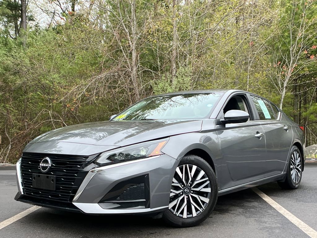 Used 2023 Nissan Altima 2.5 SV w/ SV Premium Package