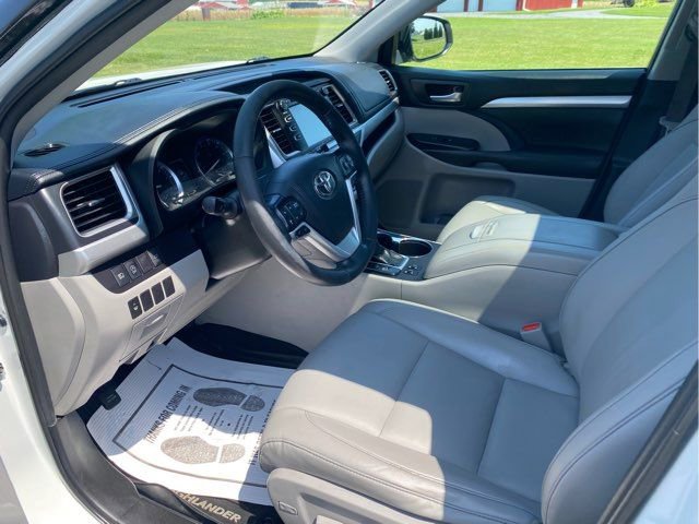 Used 2019 Toyota Highlander XLE image 11