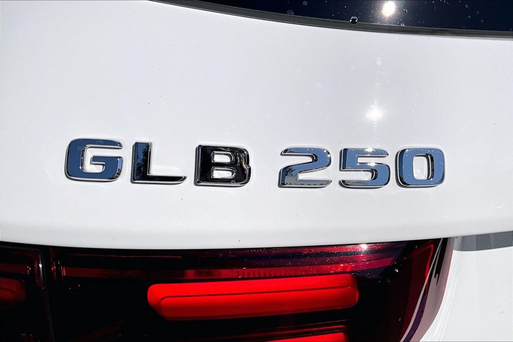 Used 2026 Mercedes-Benz GLB 250 4MATIC image 33