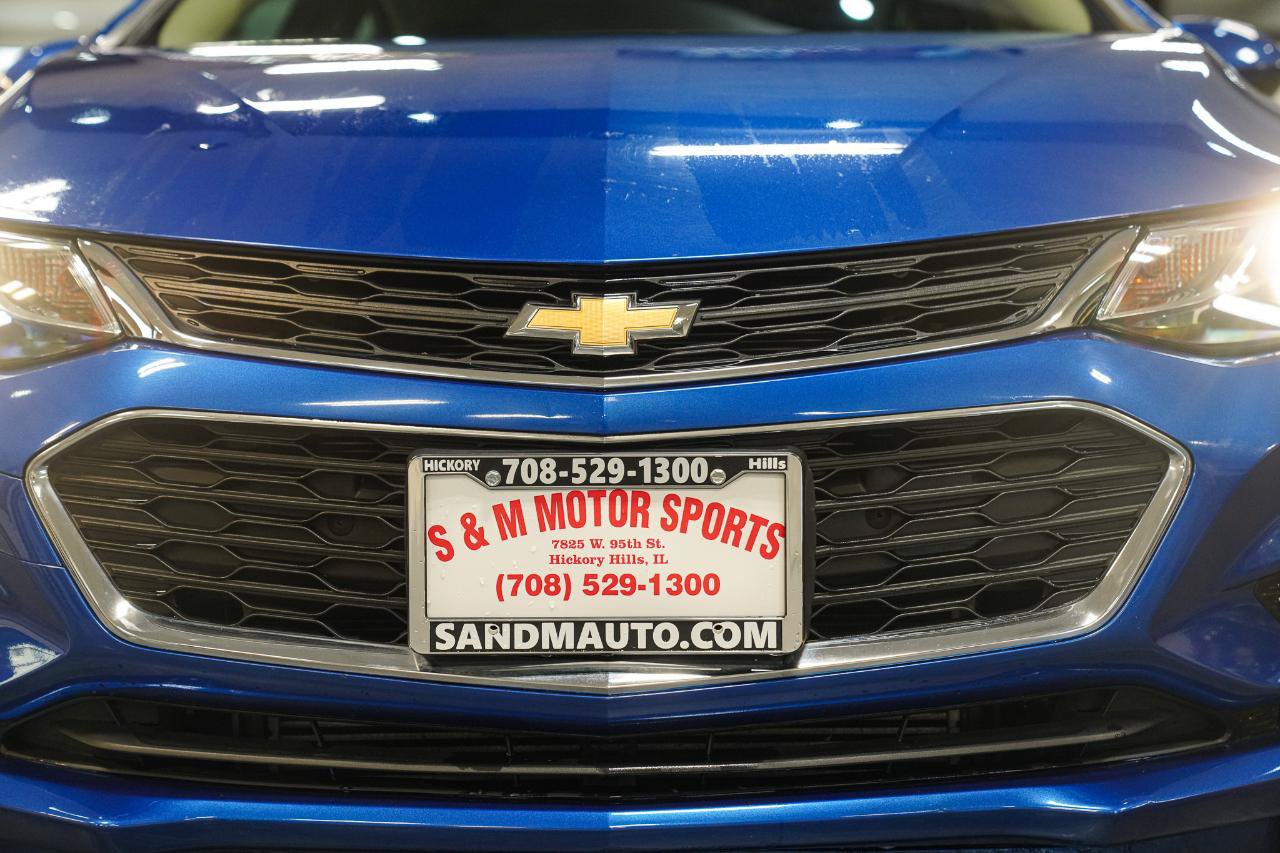 Used 2017 Chevrolet Cruze LT FWD image 4
