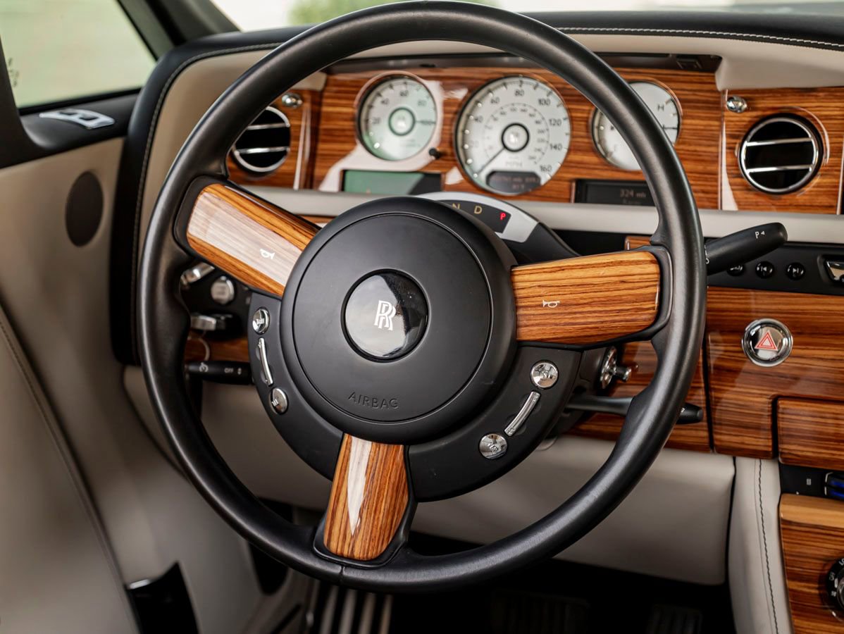 Used 2015 Rolls-Royce Phantom Drophead Coupe image 13