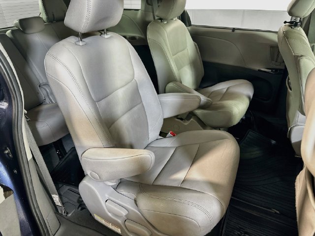 Used 2020 Toyota Sienna XLE AWD/4WD image 14