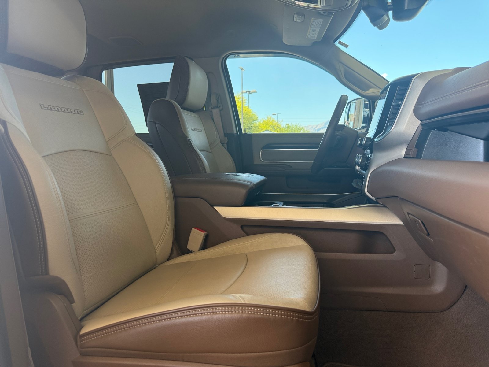 Used 2022 RAM 2500 Laramie AWD/4WD image 32