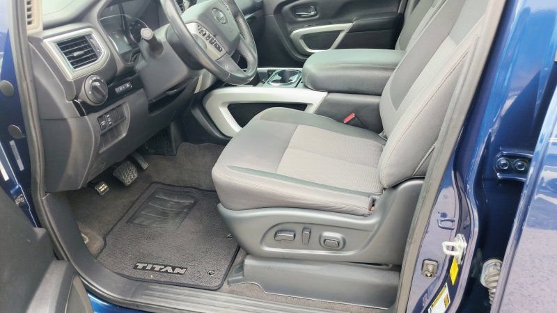 Used 2021 Nissan Titan SV w/ SV Convenience Package RWD image 9