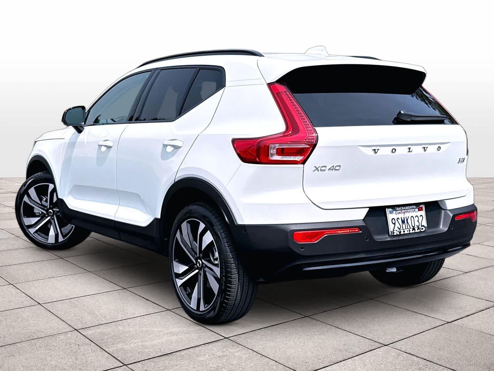 Used 2025 Volvo XC40 B5 Ultra AWD/4WD image 15