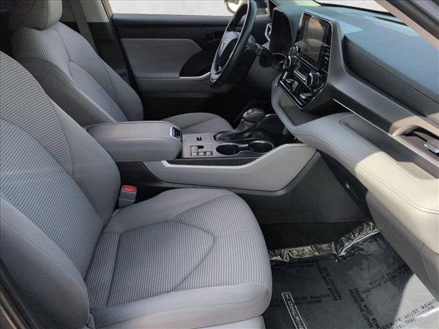 Used 2023 Toyota Highlander LE FWD image 28