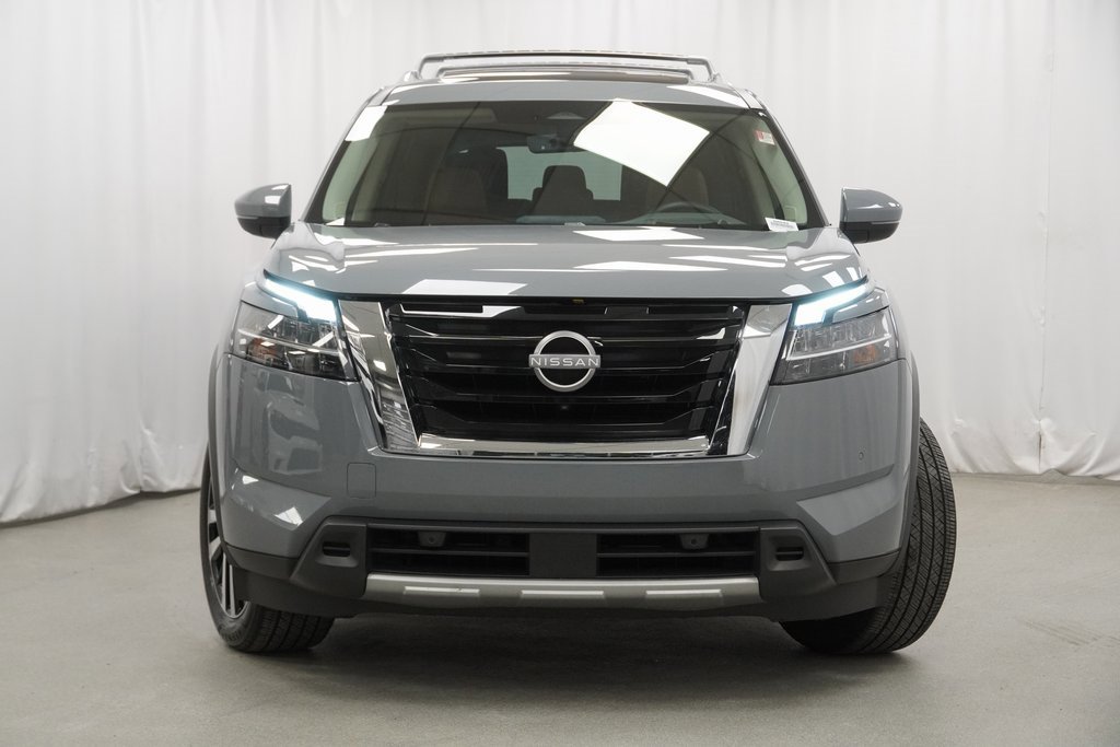 Used 2024 Nissan Pathfinder Platinum w/ Cargo Package image 7
