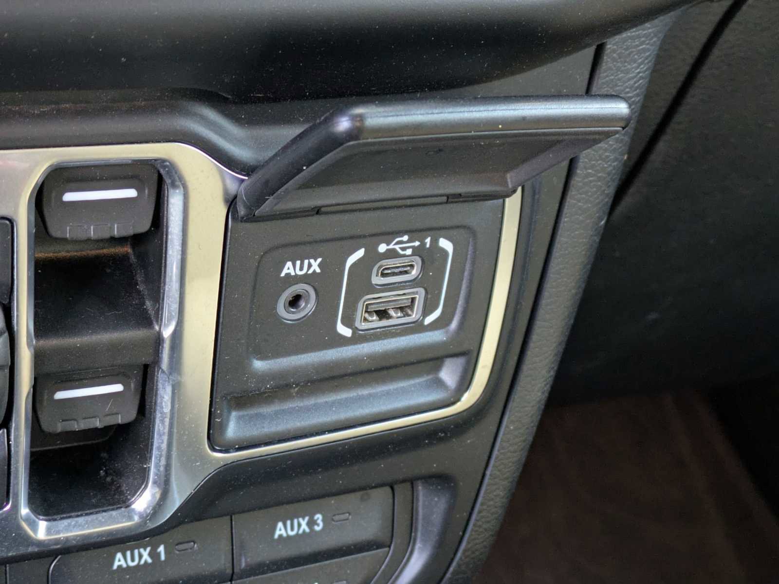 Used 2022 Jeep Gladiator Sport image 26