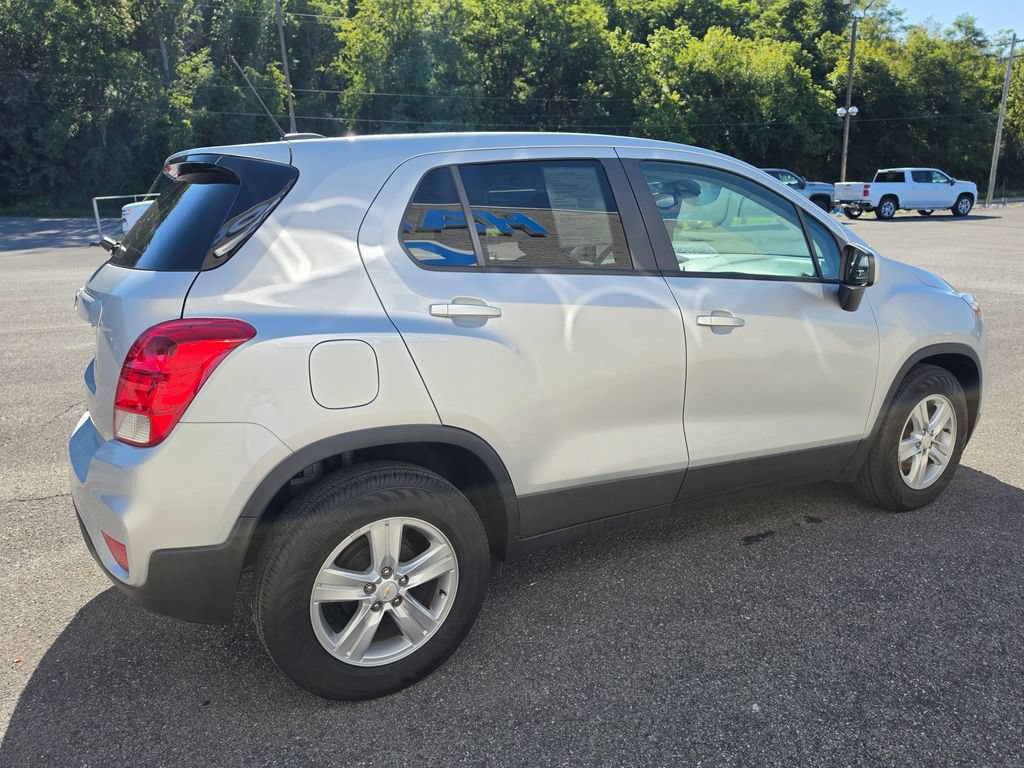 Used 2022 Chevrolet Trax LS w/ Tint and Cruise Package FWD image 10