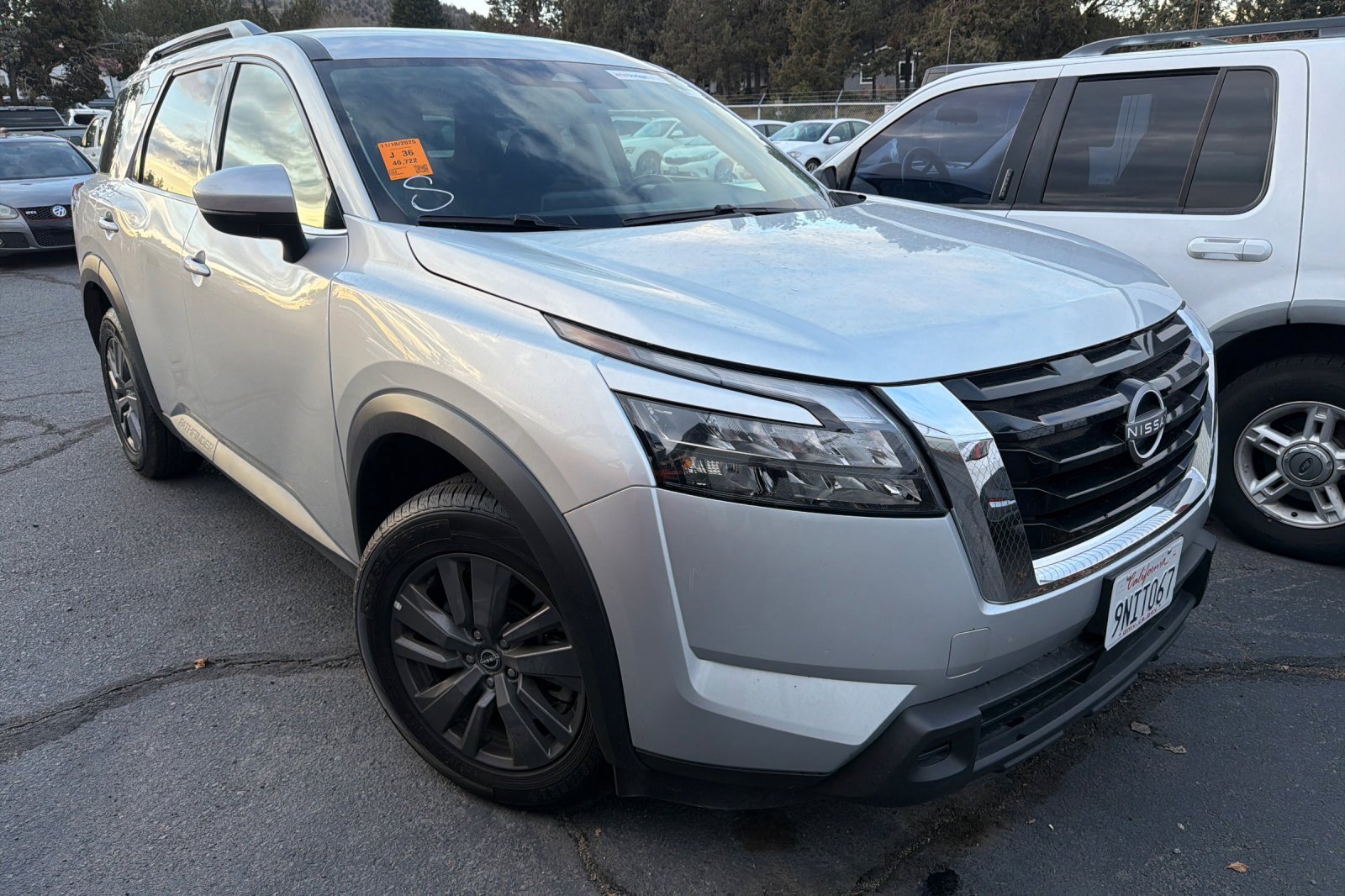 Used 2024 Nissan Pathfinder SV image 2