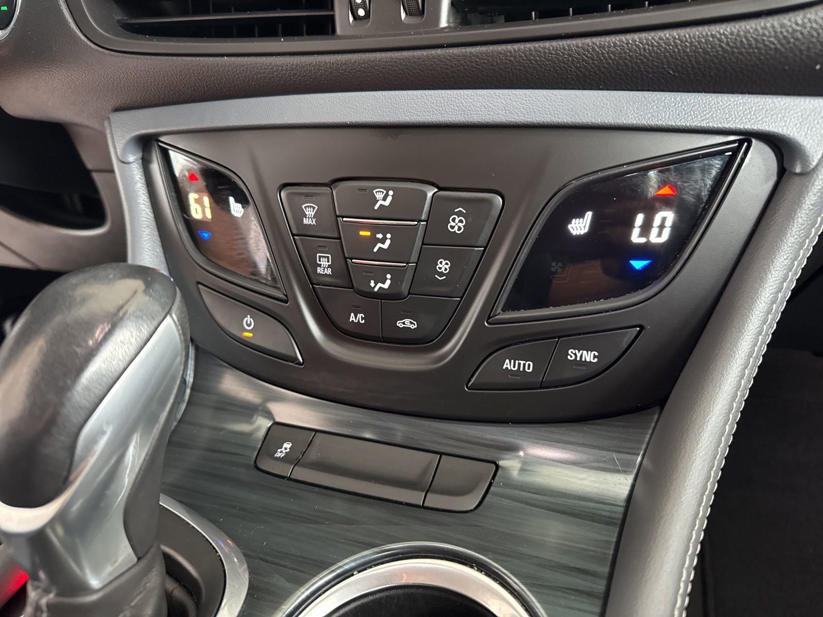 Used 2020 Buick Envision Essence FWD image 28