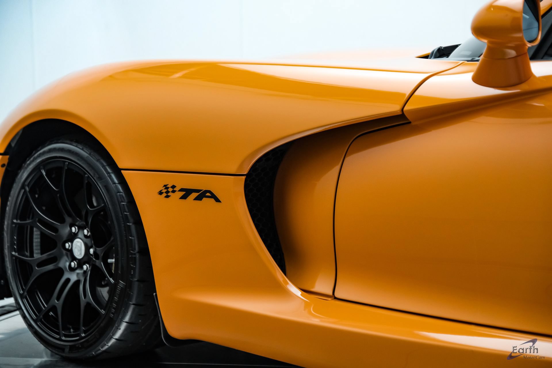 Used 2014 SRT Viper SRT-10 RWD image 40